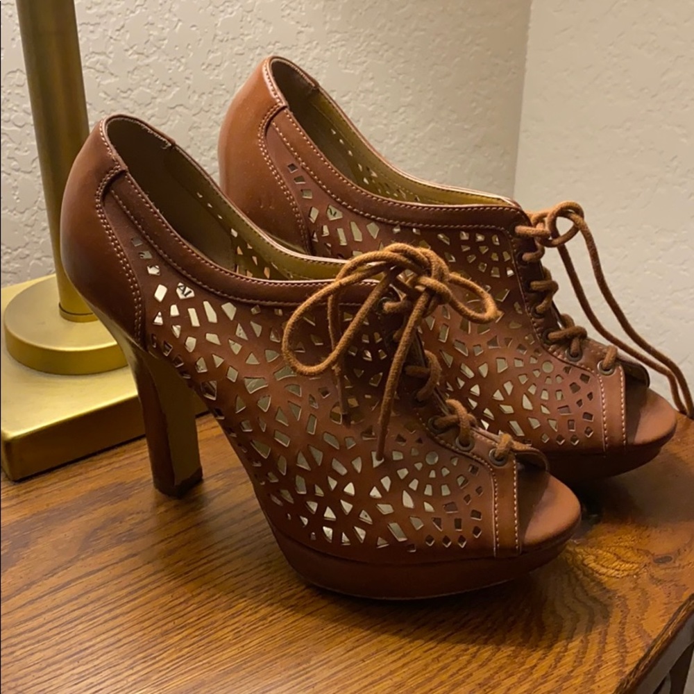 Light brown vintage style heels